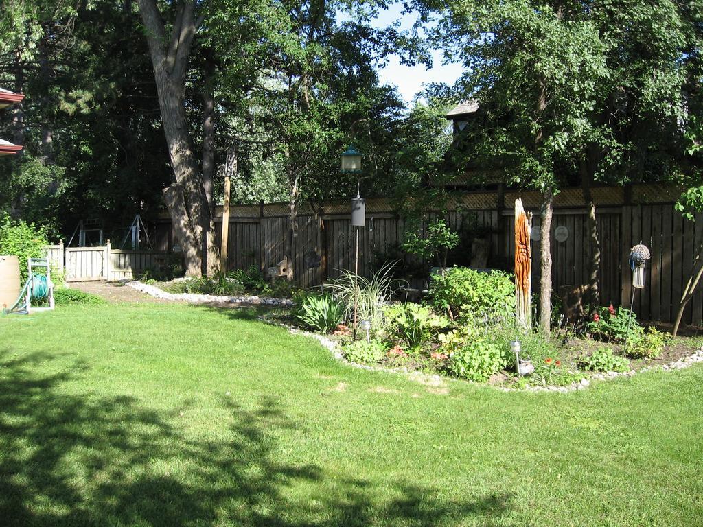 Twin Pines Bed And Breakfast Peterborough Exterior foto