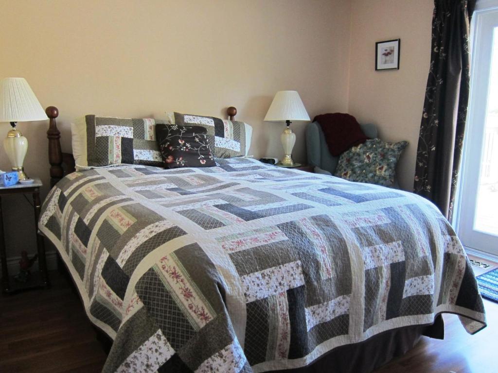 Twin Pines Bed And Breakfast Peterborough Exterior foto