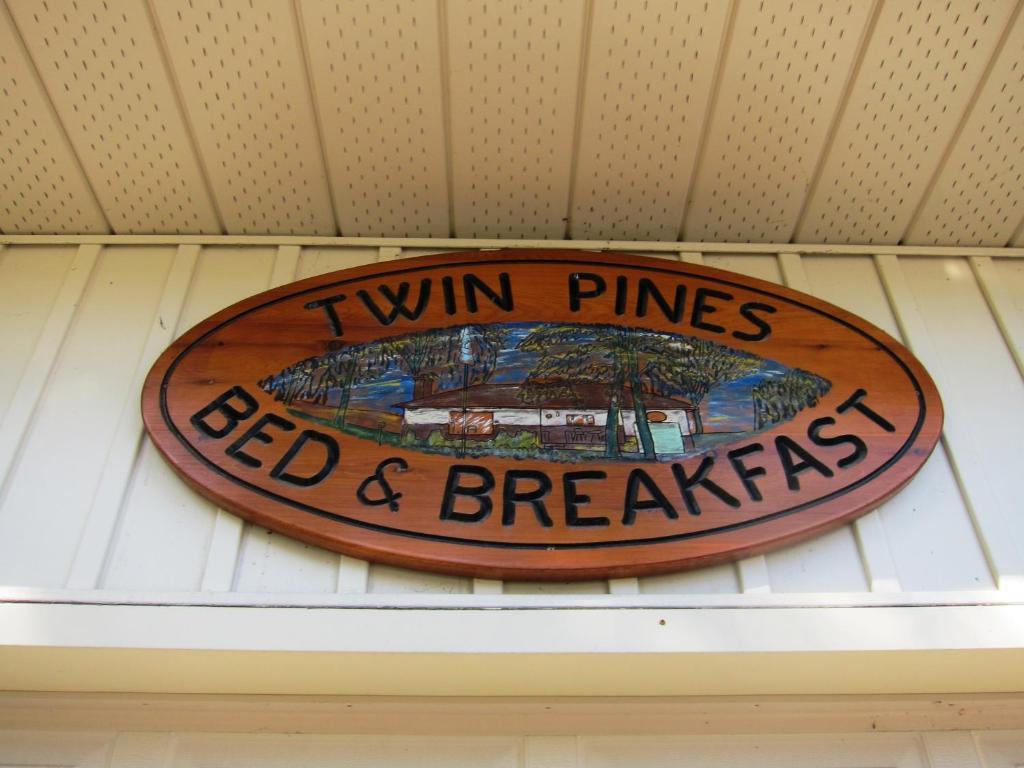 Twin Pines Bed And Breakfast Peterborough Exterior foto