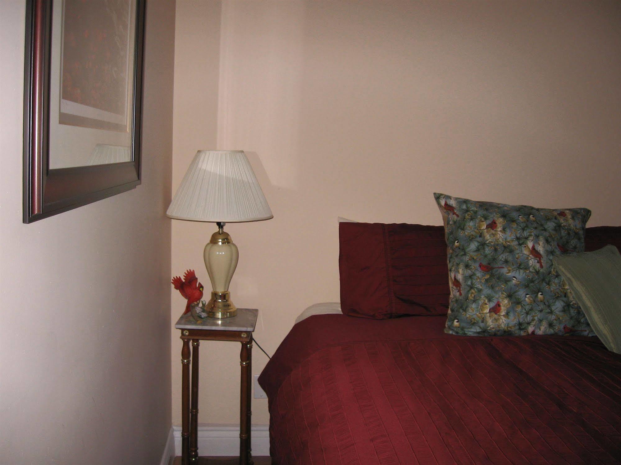 Twin Pines Bed And Breakfast Peterborough Exterior foto